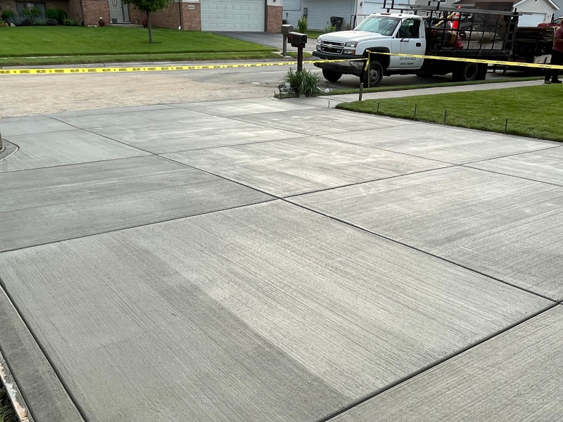 clean-concrete-driveway-installation